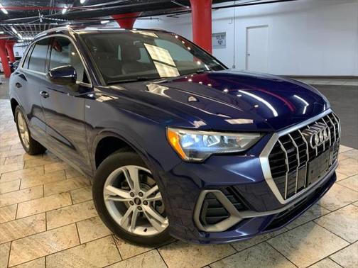 2022 Audi Q3 45 S line Premium