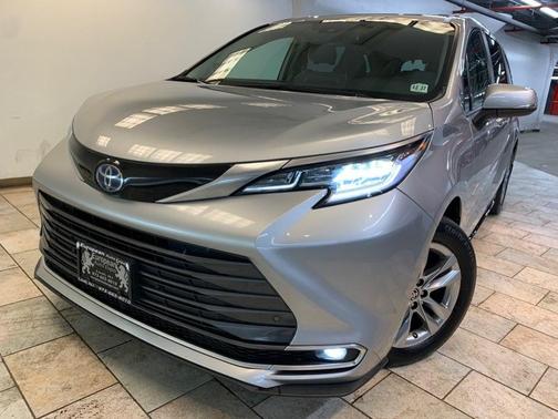 2023 Toyota Sienna Limited