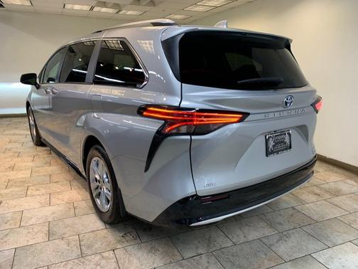 2023 Toyota Sienna Limited
