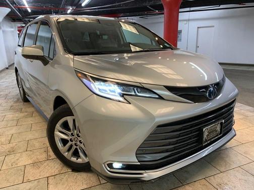 2023 Toyota Sienna Limited