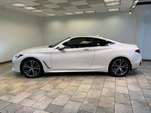 2017 INFINITI Q60 2.0t Premium
