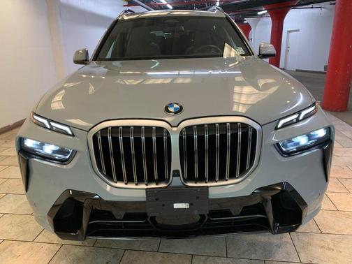 Brooklyn Grey Metallic 2025 BMW X7 xDrive40i