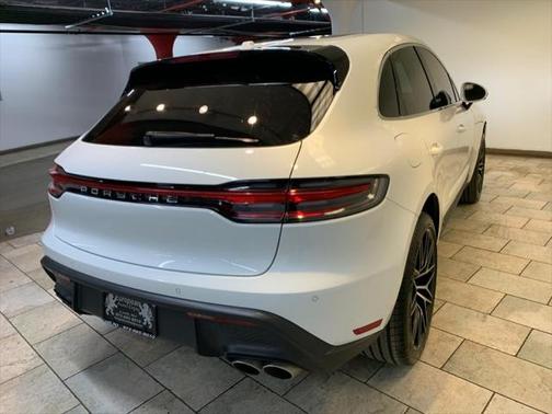 2022 Porsche Macan Base