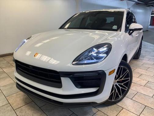 2022 Porsche Macan Base