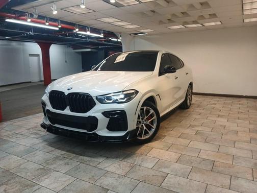 2022 BMW X6 M50i