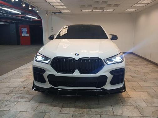 2022 BMW X6 M50i