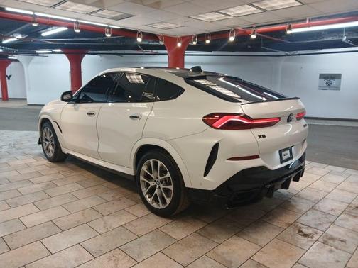 2022 BMW X6 M50i
