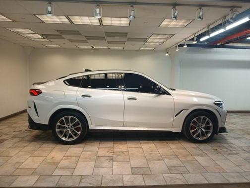 2022 BMW X6 M50i