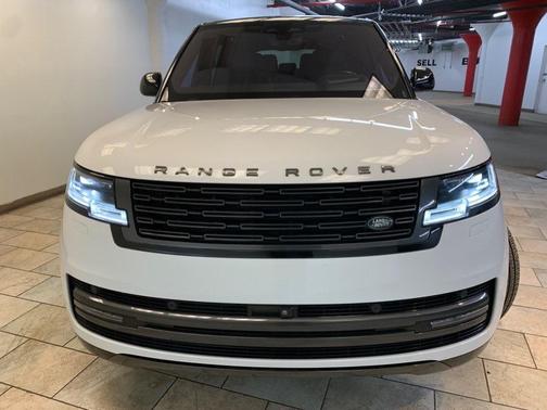 White 2023 Land Rover Range Rover P400 SE