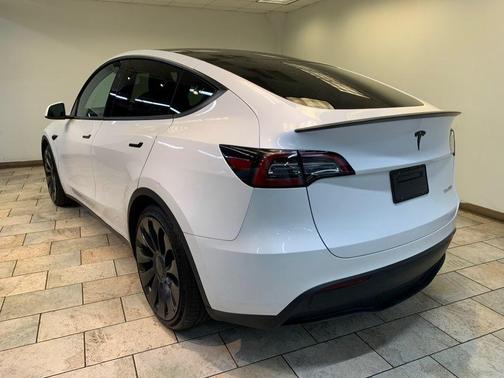 Pearl White Multi-Coat 2023 Tesla Model Y Performance Dual Motor All-Wheel Drive