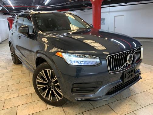 2022 Volvo XC90 T6 Momentum