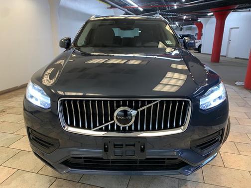 2022 Volvo XC90 T6 Momentum