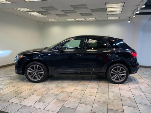 Mythos Black Metallic 2022 Audi Q3 45 S line Premium