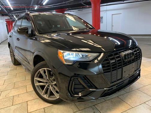 Mythos Black Metallic 2022 Audi Q3 45 S line Premium