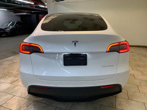 2022 Tesla Model Y Long Range Dual Motor All-Wheel Drive