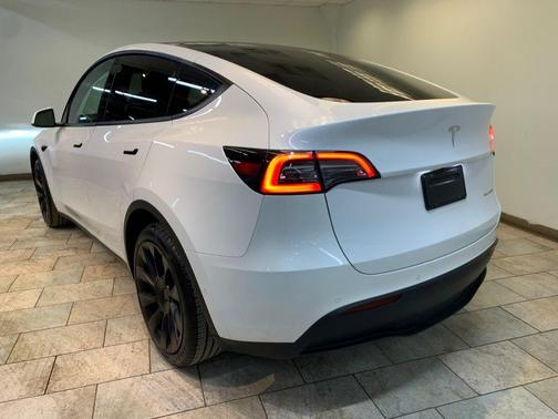 2022 Tesla Model Y Long Range Dual Motor All-Wheel Drive