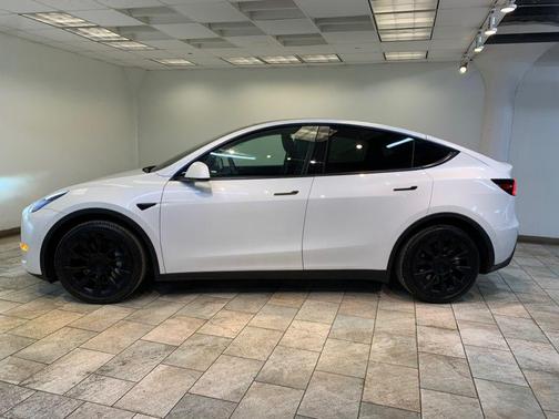 2022 Tesla Model Y Long Range Dual Motor All-Wheel Drive