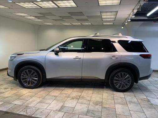 2022 Nissan Pathfinder SL 4WD