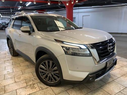 2022 Nissan Pathfinder SL 4WD