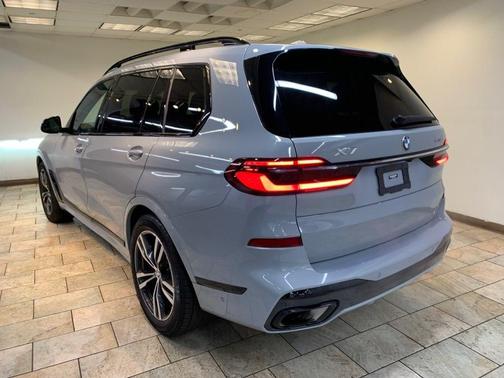 Brooklyn Grey Metallic 2023 BMW X7 xDrive40i