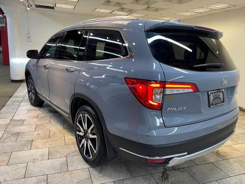 2022 Honda Pilot Touring 8-Passenger