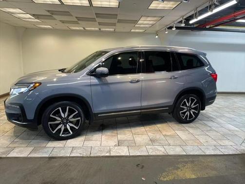 2022 Honda Pilot Touring 8-Passenger