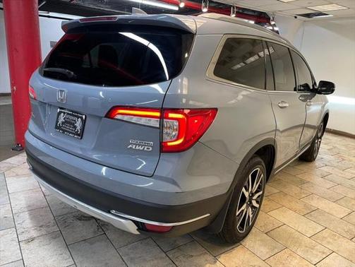 2022 Honda Pilot Touring 8-Passenger