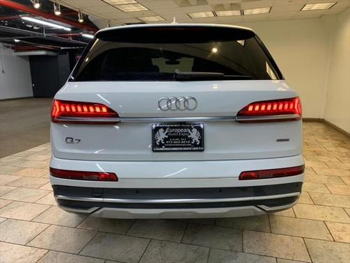 2022 Audi Q7 45 Premium Plus
