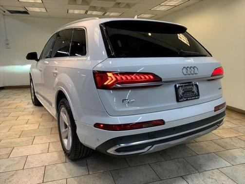 2022 Audi Q7 45 Premium Plus