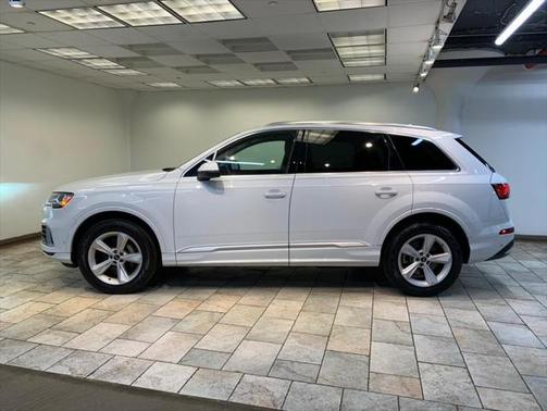 2022 Audi Q7 45 Premium Plus