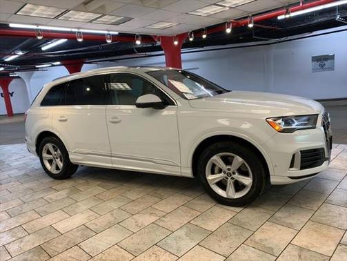 2022 Audi Q7 45 Premium Plus