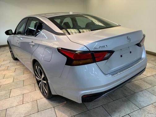 2022 Nissan Altima SR FWD