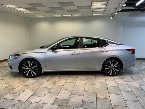 2022 Nissan Altima SR FWD