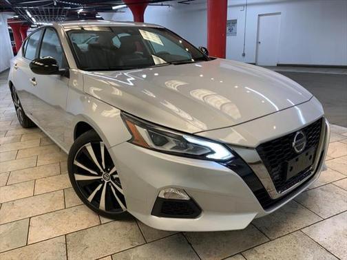 2022 Nissan Altima SR FWD