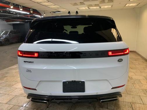 2023 Land Rover Range Rover Sport SE