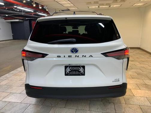 2021 Toyota Sienna XLE 8 Passenger