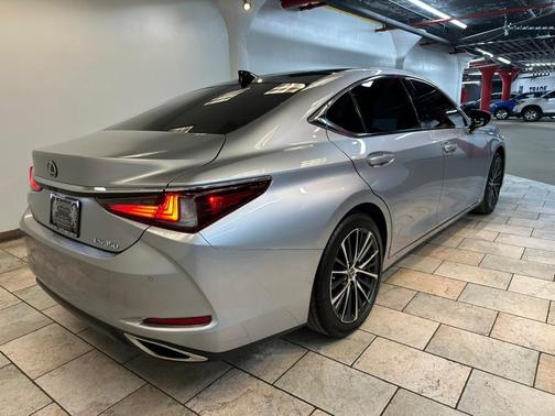 2023 Lexus ES 350 Base