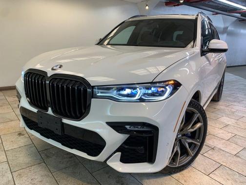 2022 BMW X7 M50i