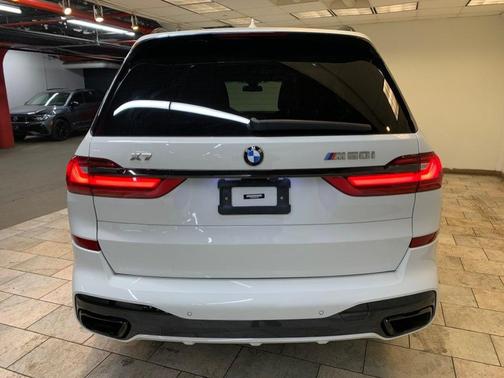 2022 BMW X7 M50i
