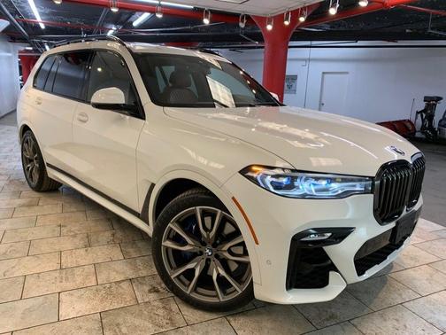 2022 BMW X7 M50i