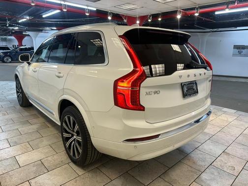 2024 Volvo XC90 B5 Plus Bright Theme