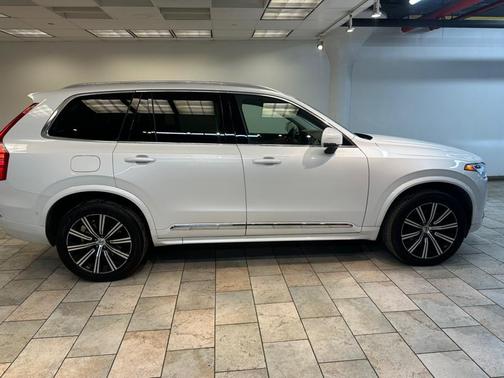 2024 Volvo XC90 B5 Plus Bright Theme