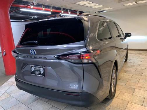 2023 Toyota Sienna LE