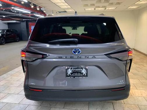 2023 Toyota Sienna LE