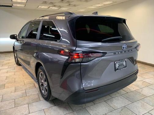 2023 Toyota Sienna LE