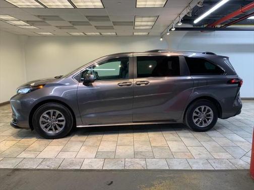 2023 Toyota Sienna LE