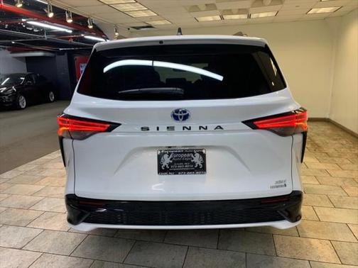 2022 Toyota Sienna XSE 7 Passenger