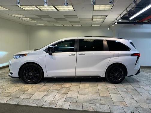 2022 Toyota Sienna XSE 7 Passenger