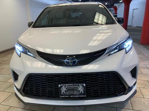 2022 Toyota Sienna XSE 7 Passenger