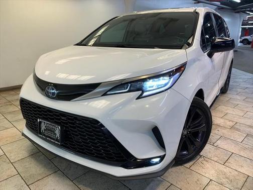 2022 Toyota Sienna XSE 7 Passenger